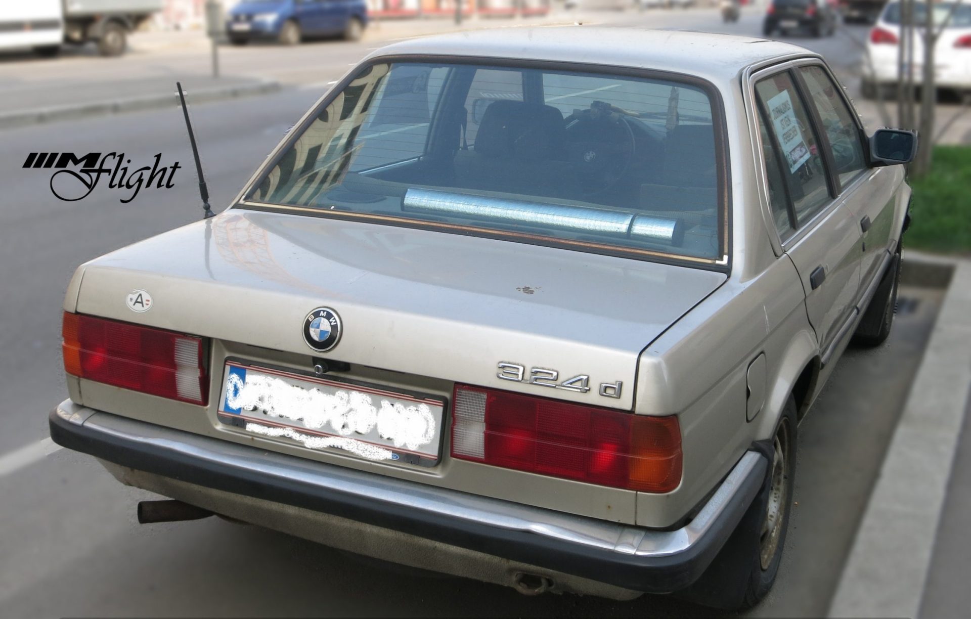 BMW E30 4türig Vor Facelift Heckansicht mit Chromstoßstangen 